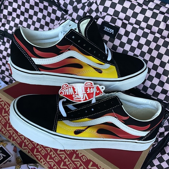 Vans Men’s Old Skool
(Flame)Black/Black/Tr Wht
VN0A38G1PHN
Sneakers - Picture 11 of 16